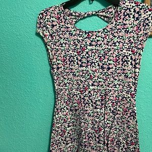 Bongo. Medium dress.different shades of purple.